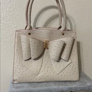 Elegant Cream Bow Handbag